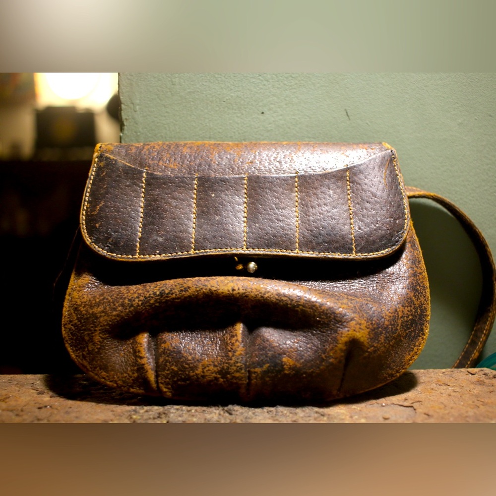 Vintage Gucci Brown Leather distressed belt bag with kiss lock